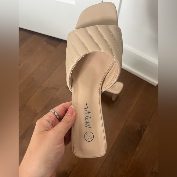 Nasty Gal Quilted Nude Block Heels Mules Size 8 - Picture 6 of 12
